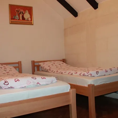 Vendela Hostel *